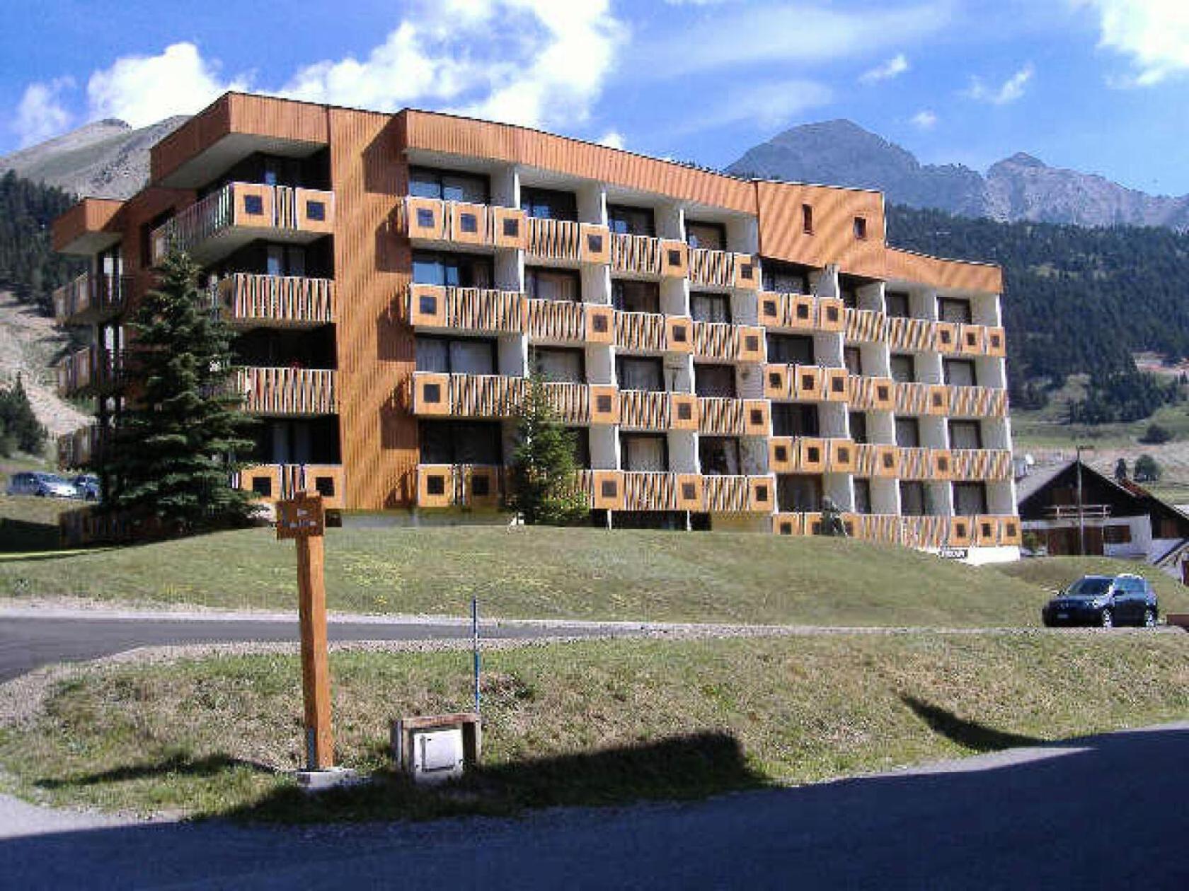 Residence Arzerier - "Special Petit Budget" Mini Studio Avec Parking Mae-9204 Montgenevre Bagian luar foto